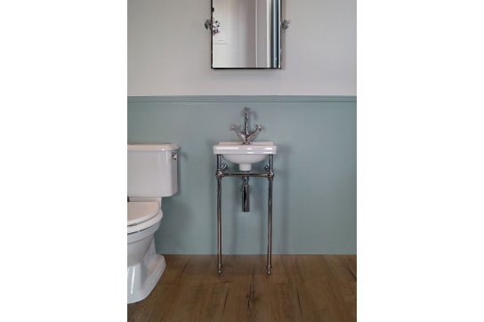 Claremont 38 x 31 Nuovo Basin Stand
