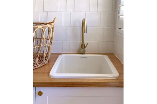 Cuisine 46 x 46 Inset / Undermount Fine Fireclay Gloss White Sink